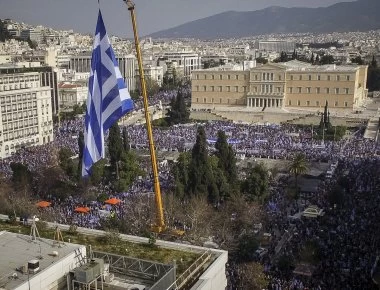 Πρέσπες: Ποιες προσωπικότητες έχουν υπογράψει το αίτημα για δημοψήφισμα